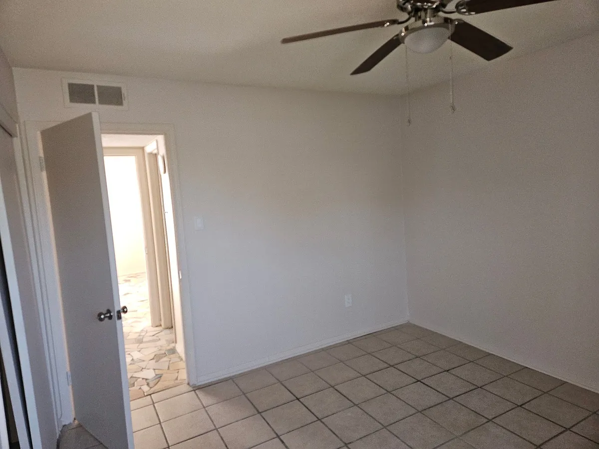 Building Photo - 3737 Hillbrook Rd #5