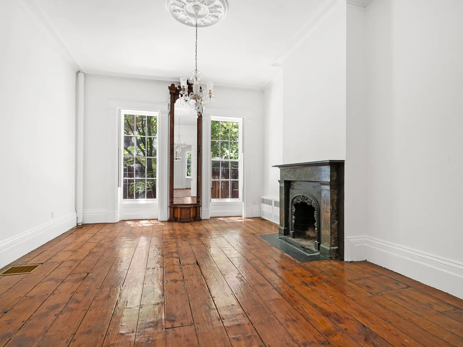 71 Horatio Street — Photo 2