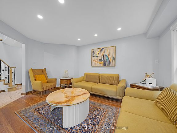 5th image of 107 Roxborough Ln