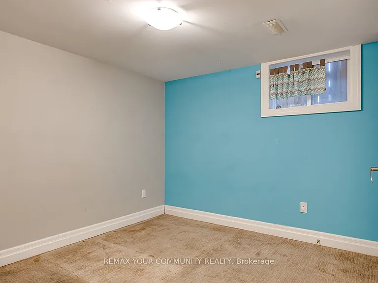 240 Markham Rd #LOWER LEVEL — Photo 12