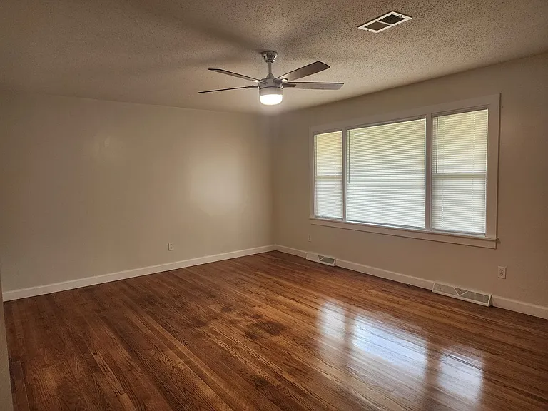 1020 N Center St — Photo 9