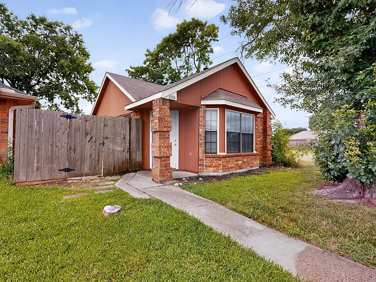 1700 Wheatfield Dr — Photo 6