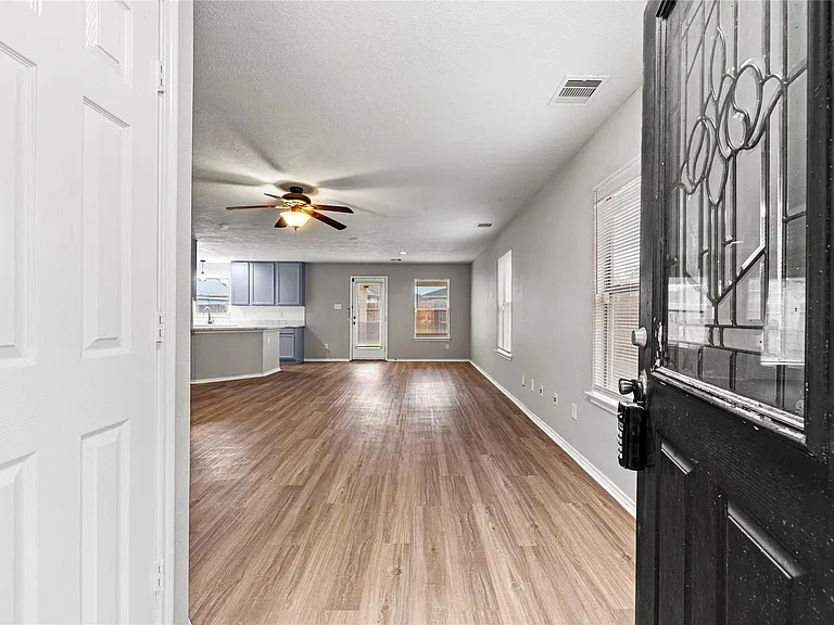 7606 Hillsdale Park Ct — Photo 3