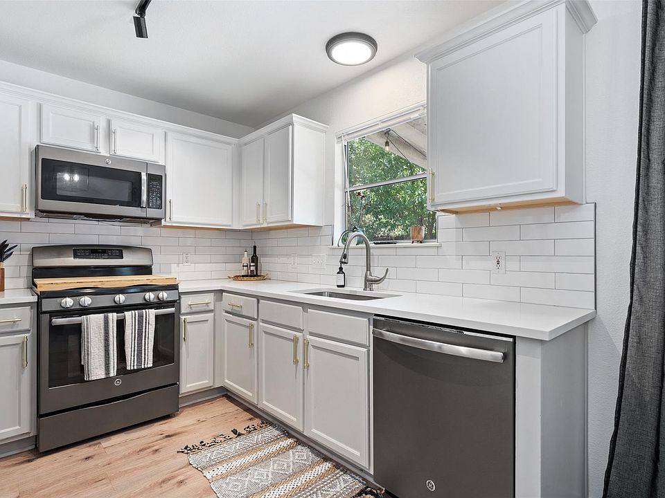 1st image of 109 Wisteria Dr