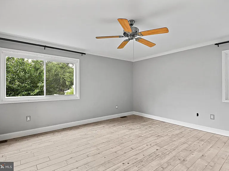 511 Avondale Dr — Photo 48
