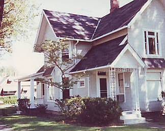 Triplex, 201 Lincoln Dr.