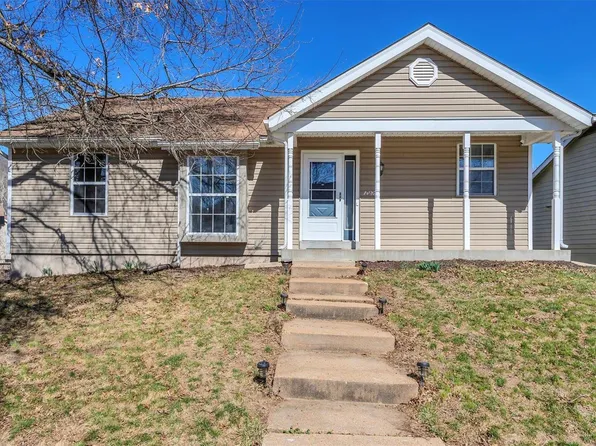 1492 Creekside Dr, High Ridge, MO 63049