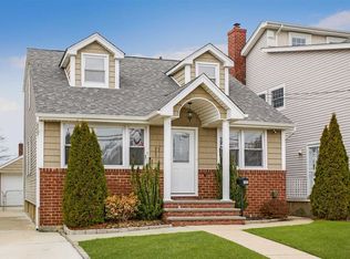 197 Sheridan Blvd, Mineola, NY 11501