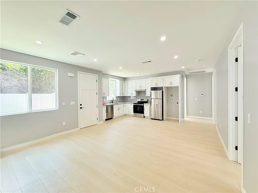 Building Photo - 15819 Del Prado Dr #A