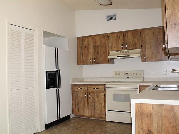 4th image of 2427 Belen Dr