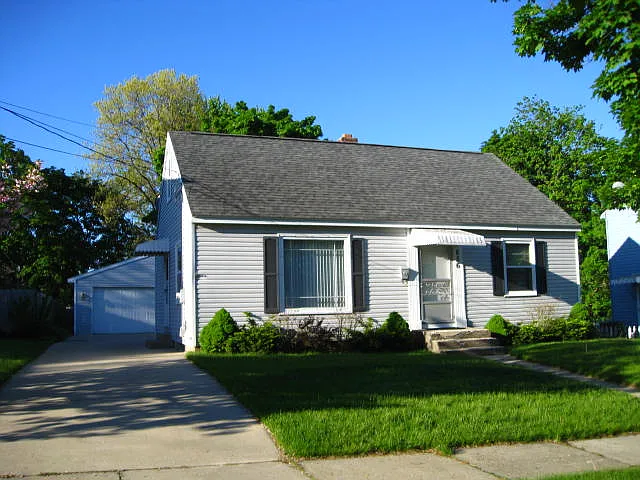 856 Canterbury St SW — Photo 1