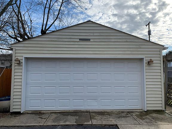 Detached 2 car garage