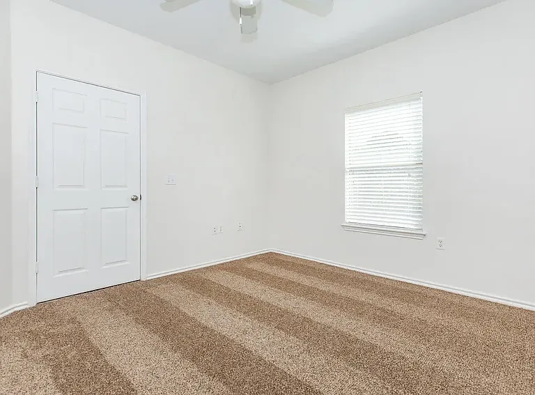 San Pedro Apartments — Photo 34