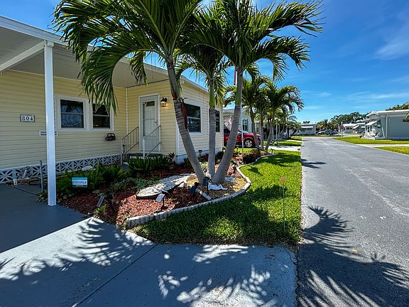 3rd image of 804 52nd Ave W #804B