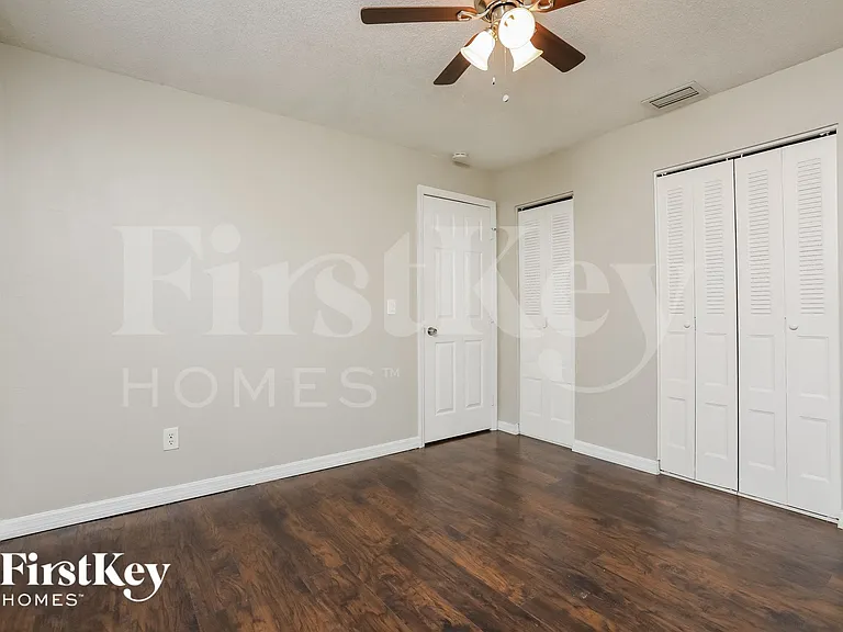 1130 E Normandy Blvd — Photo 8