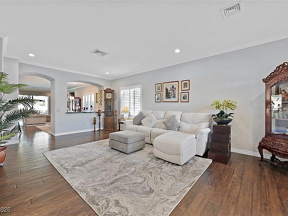 4th image of 2597 Belgreen St