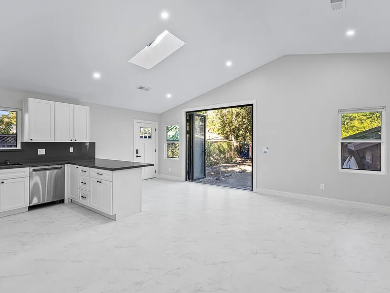 1217 Mountain View Blvd #A — Photo 6