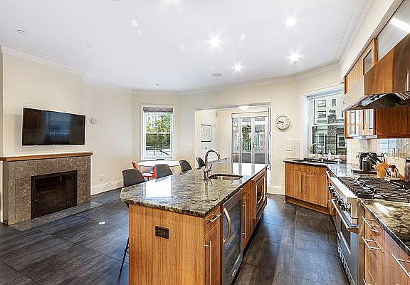 3rd image of 312 W 92nd St Unit 3