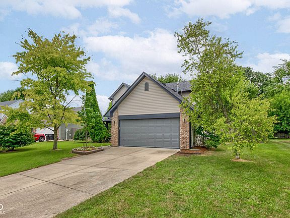 2nd image of 4859 Pineleigh Pl