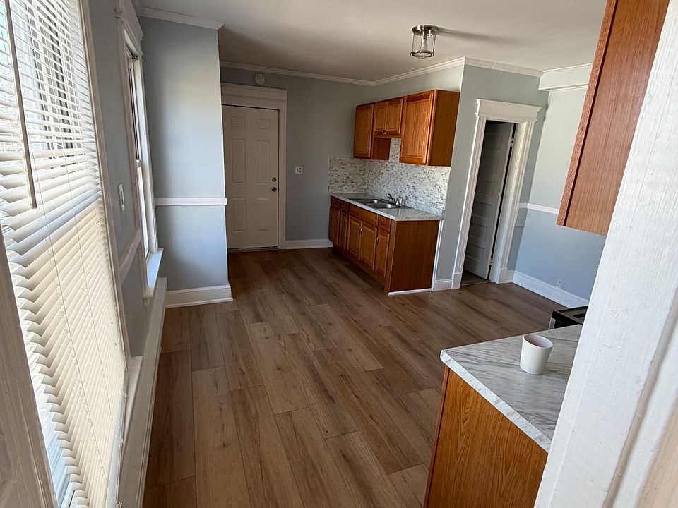Kitchen 2/3