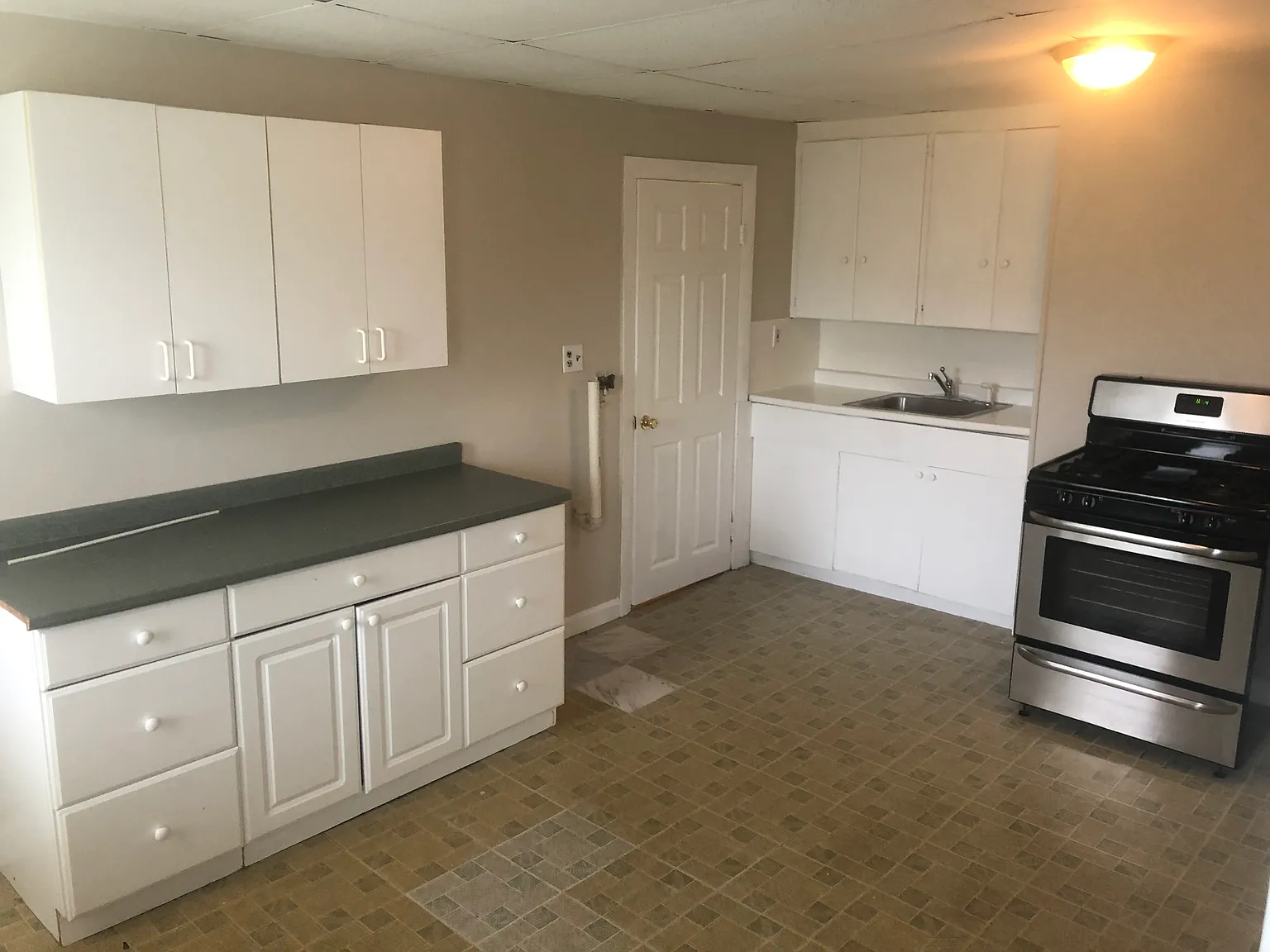 3 bed, $1,800 — Photo 3