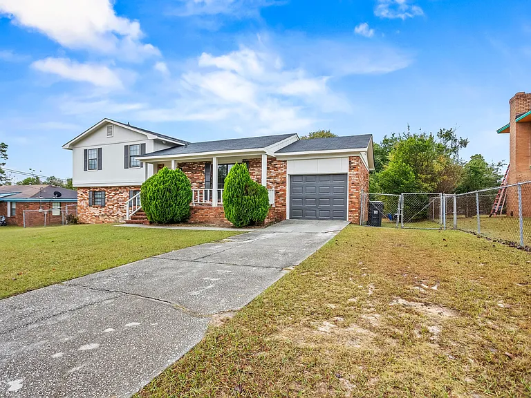 3709 Kingsgate Dr — Photo 2