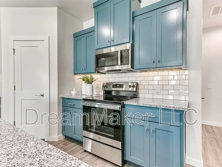 2807 Clifton Ter — Photo 25