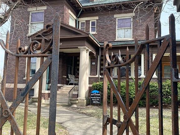 2nd image of 415 N Gilbert St