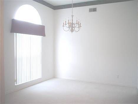 4th image of 880 Kensington Gardens Ct