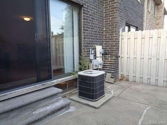 Air Conditioner. 31307724