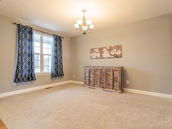 4th image of 1176 Balmoral Dr