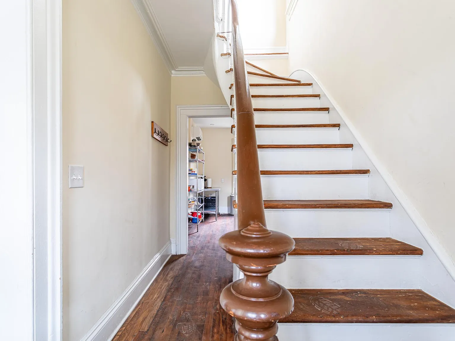 6 bed, 1848 sqft, $4,500 — Photo 4