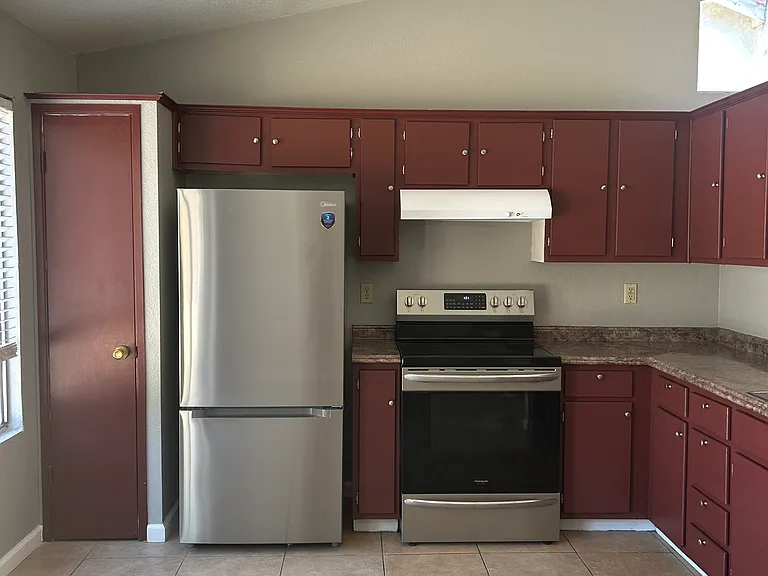 661 Waddell Way — Photo 2