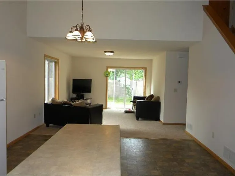 1040 4th St SE — Photo 5