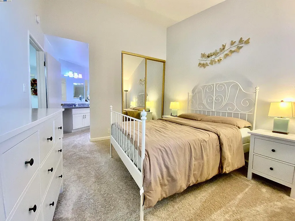 2 bed, 897 sqft, $3,400 — Photo 4