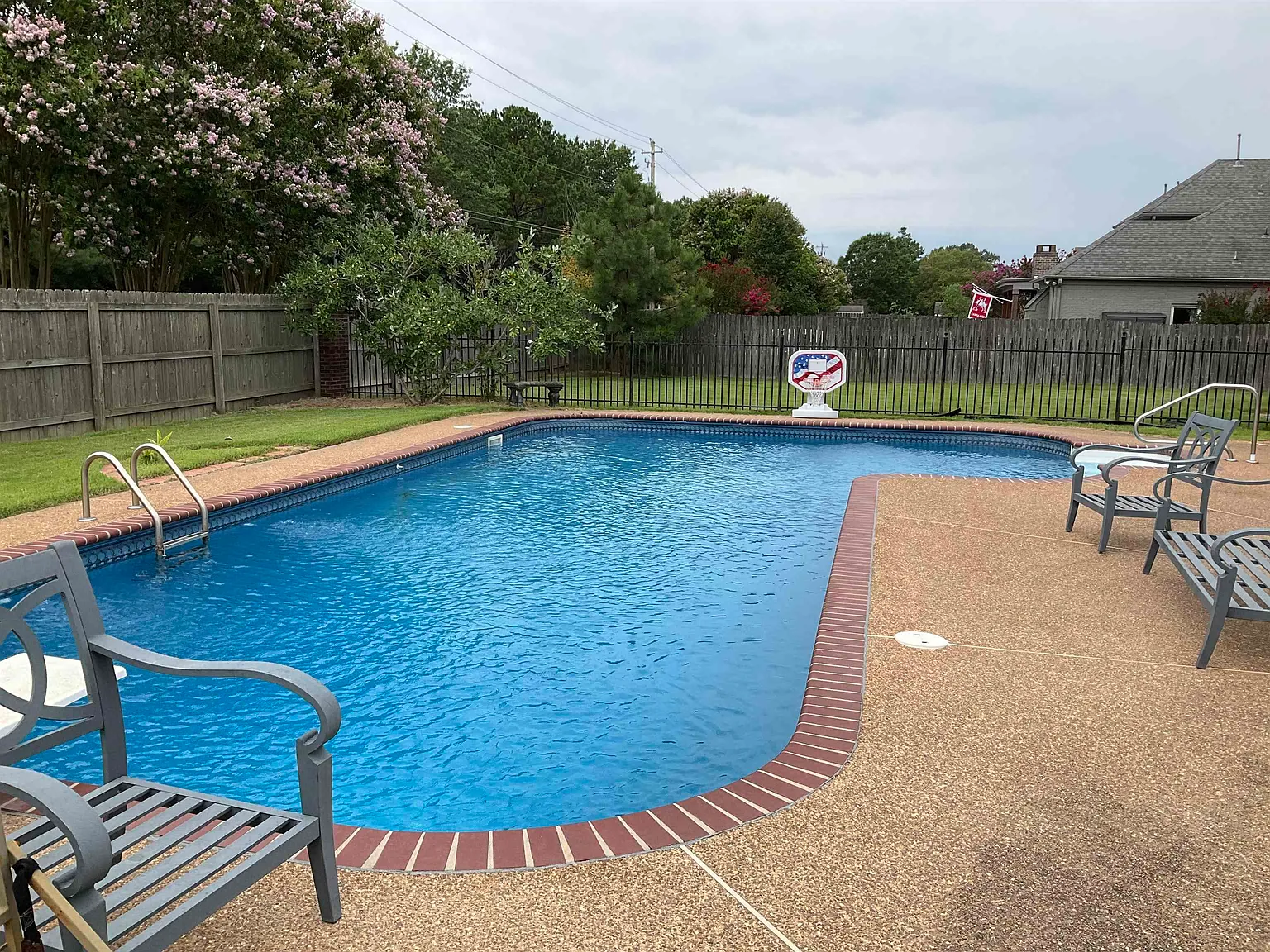 5 bed, 3.5 bath, 4323 sqft, $4,300 — Photo 3