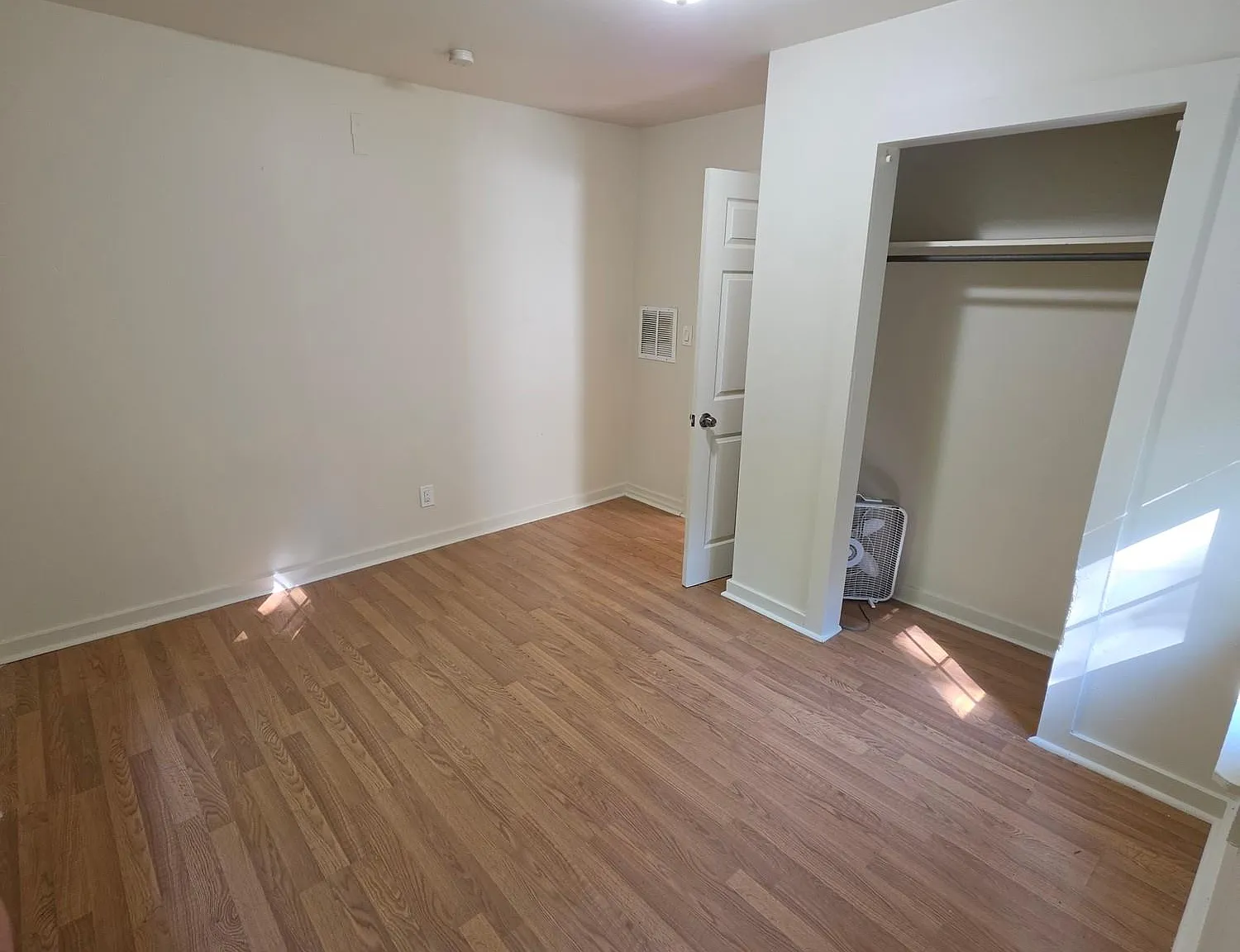 1 bed, 1.0 bath, 500 sqft, $1,200 — Photo 4