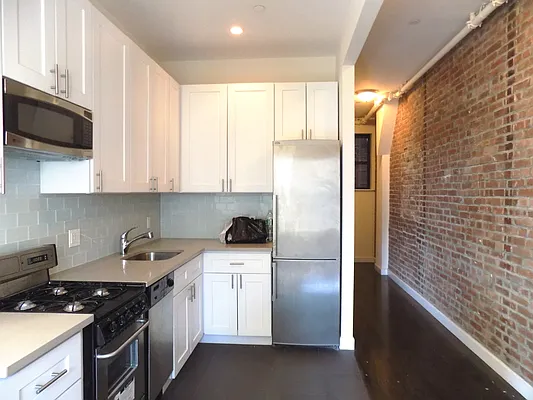 Rented by Blue Egg Realty Corp | media 30