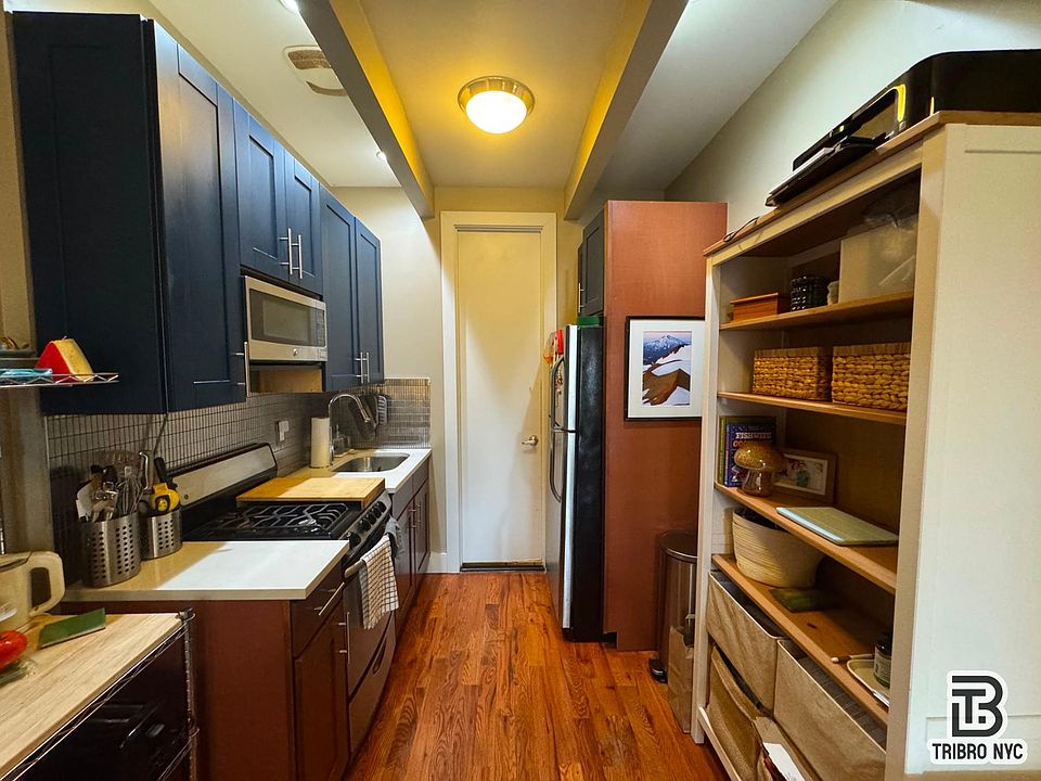 2nd image of 321 Chauncey St #3