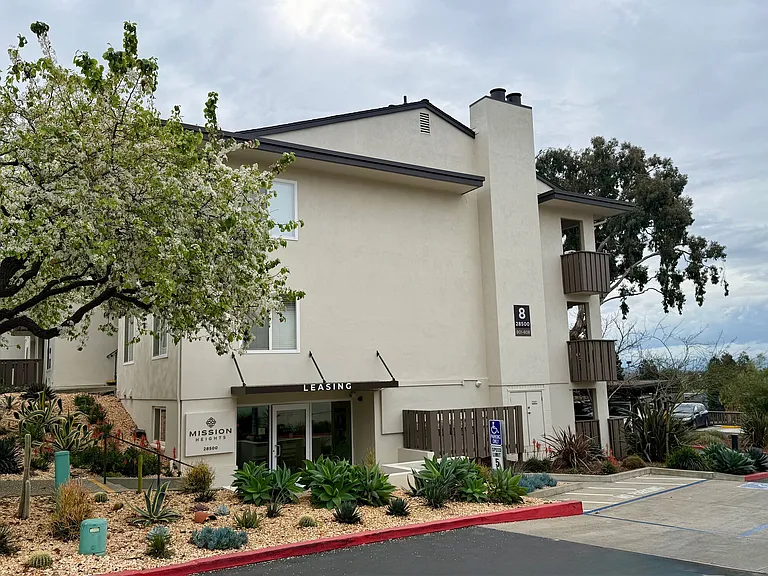 Mission Heights Apartments — Photo 6