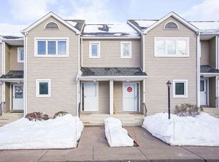 10 Oak Ridge Dr, Windsor Locks, CT 06096