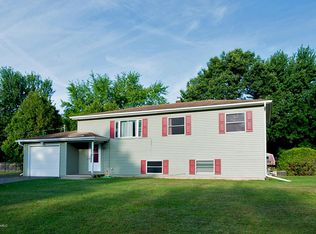 81 Hickory Nut Ln, Springfield, MI 49037