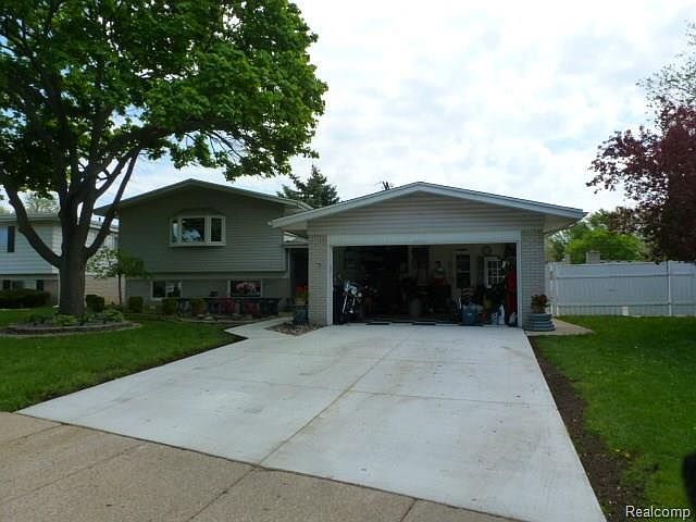 1st image of 31146 Bretz Dr