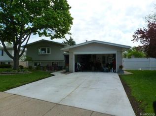 31146 Bretz Dr, Warren, MI 48093