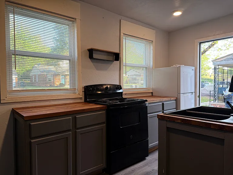 1224 Bellevidere Dr — Photo 4