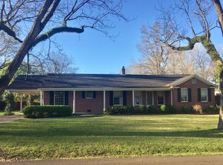 206 Riverside Dr, Greenwood, MS 38930
