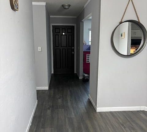 4th image of 94 Woodlake Dr