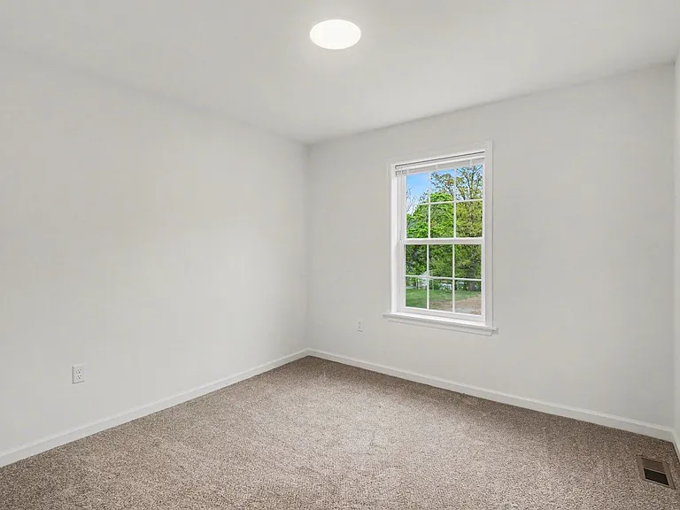 22 Sand St — Photo 16