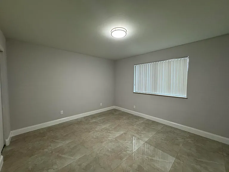 400 NE 30th St #2 — Photo 15
