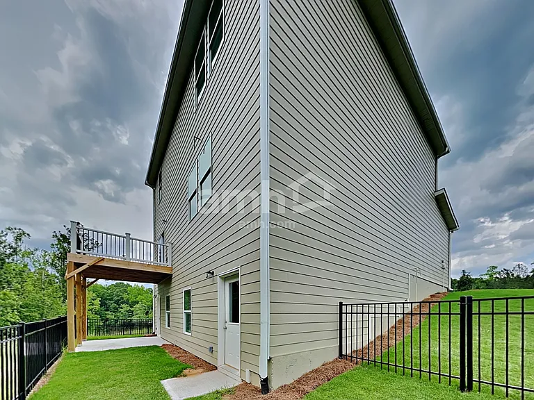 301 Pecan Dr — Photo 32